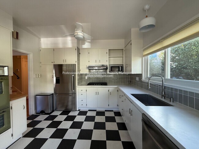 Building Photo - Charming 1920s Alameda East End  2BR+ / 1B...