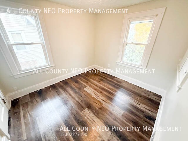 Building Photo - 575 Fernwood Dr