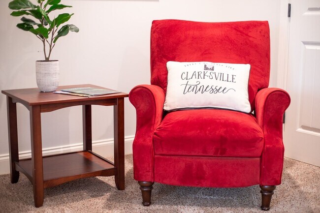 Building Photo - Fully Furnished, Short Term Rental, 1 Month Mimimum