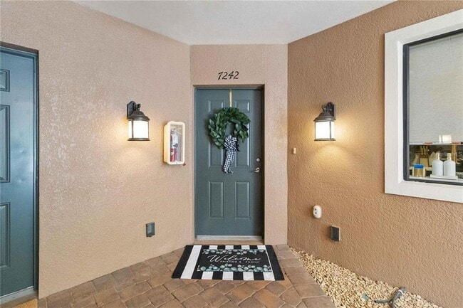 Building Photo - 7242 Hamilton Rd