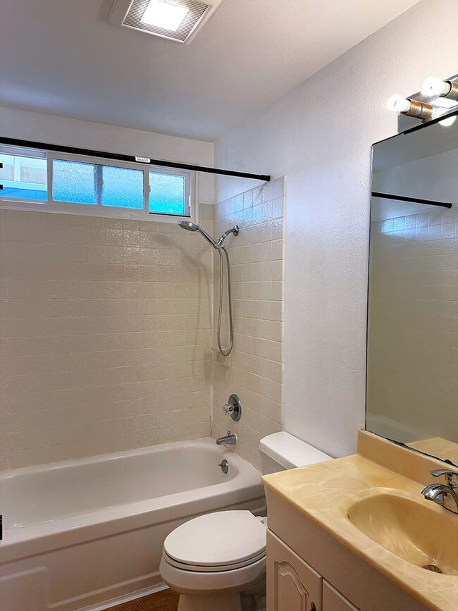 Building Photo - Newtown - Upgraded 3 bedroom, 2 bath singl...