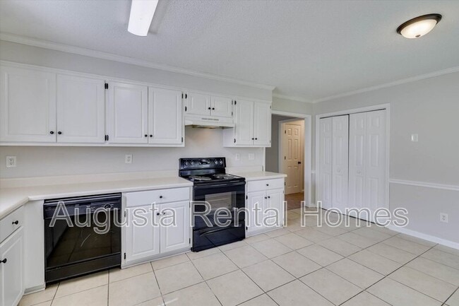 Building Photo - 2811 Bennington Dr