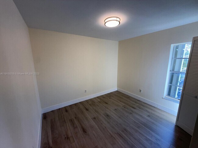 Building Photo - 1933 SW 7th St