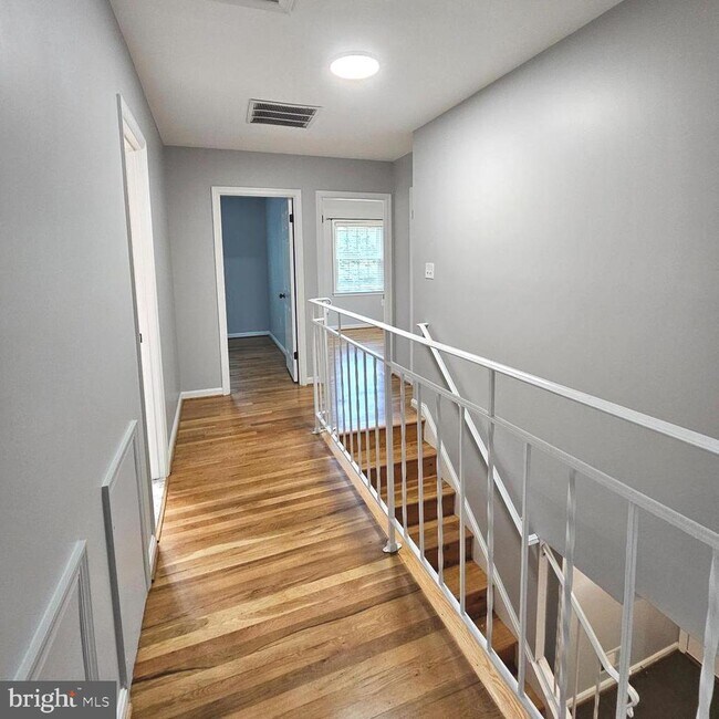 Building Photo - 7034 Bradwood Ct