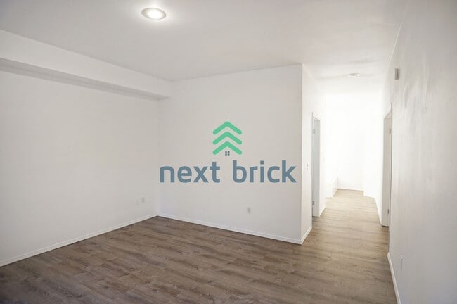 Building Photo - Beautiful home with 3 beds, 2.5 baths for rent