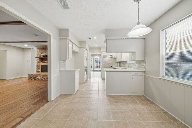 Building Photo - 3226 Springhill Dr