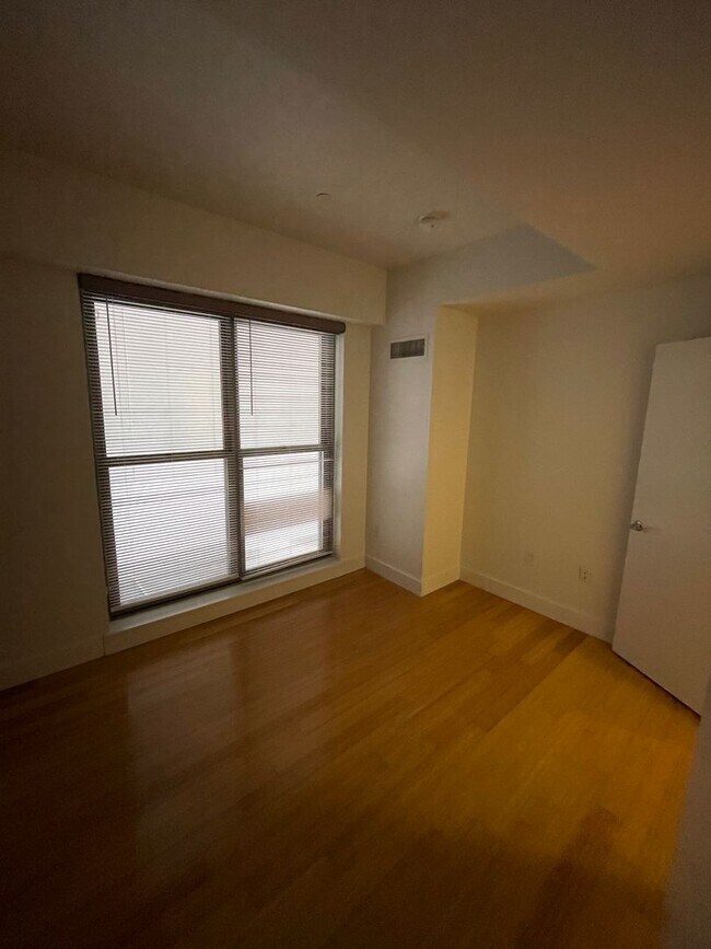 Building Photo - 1081 Boylston St