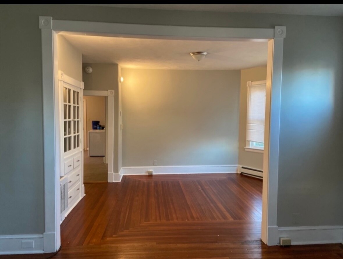 Building Photo - 25 Wellington St