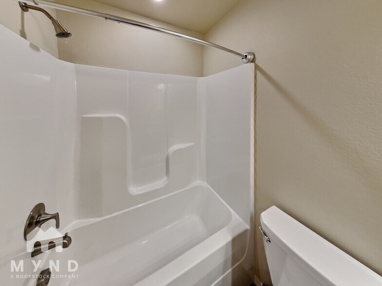 Building Photo - 2109 Cedar Cir