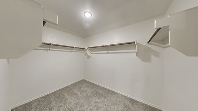 Building Photo - Spacious 4 Bedroom 2 Bathroom Home in Yukon Schools