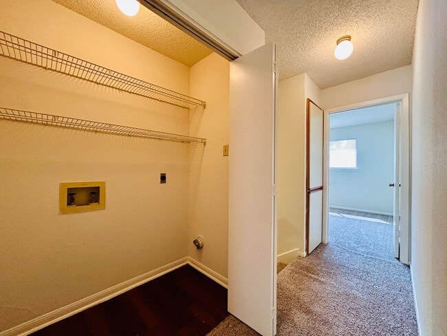 Building Photo - 8904 Schick-