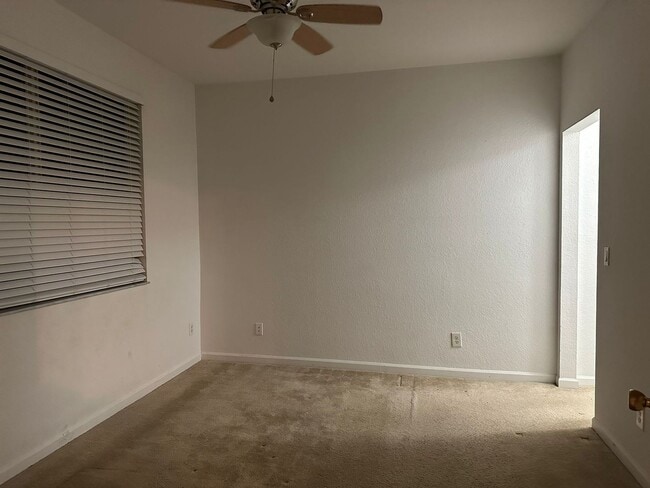 Building Photo - 1986 Freeport Dr