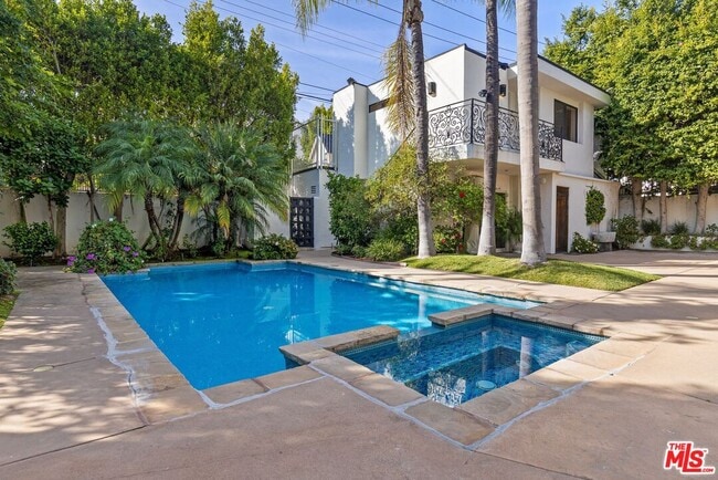 Building Photo - 605 N Hillcrest Rd