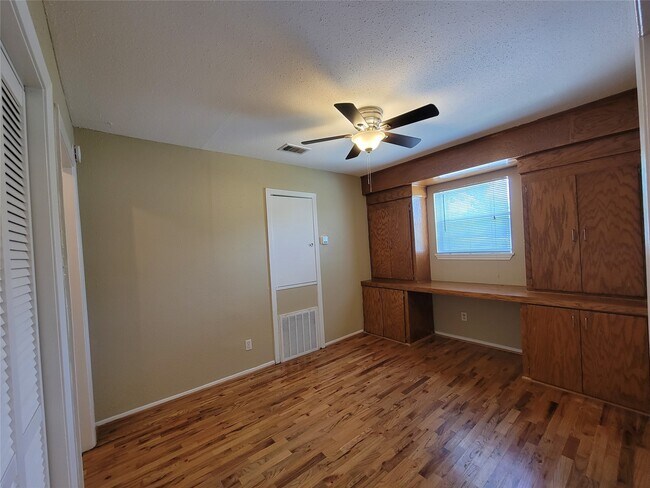 Building Photo - 845 Beverly St