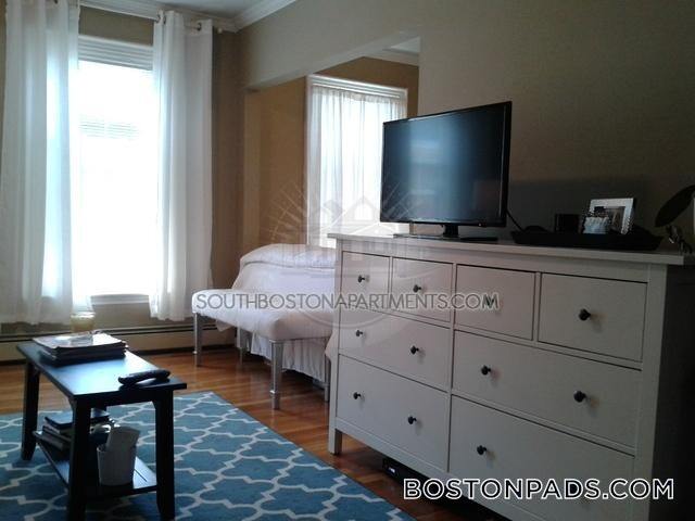 Building Photo - 465 Park Dr