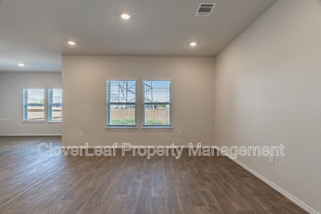 Building Photo - 466 Orion Dr