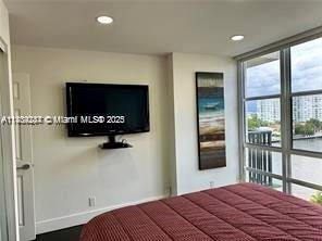 Building Photo - 2017 S Ocean Dr