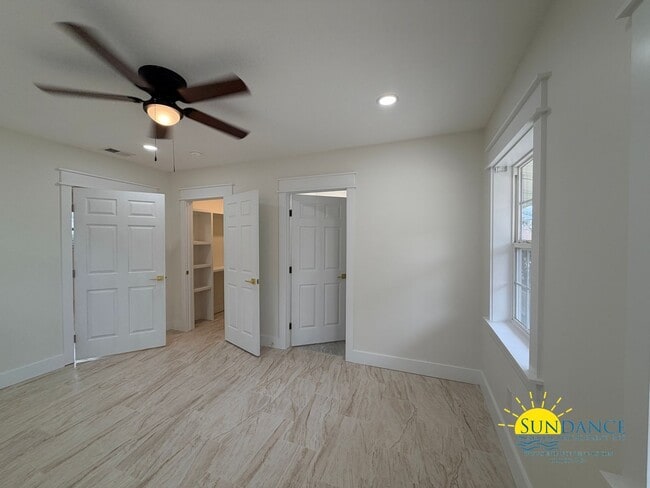 Building Photo - Beautifully Renovated 4BR Home with Private Pool in Fort Walton Beach!