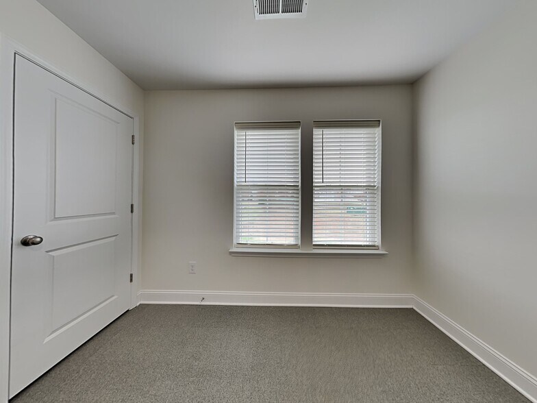 Building Photo - 2388 Eagle Creek Ct