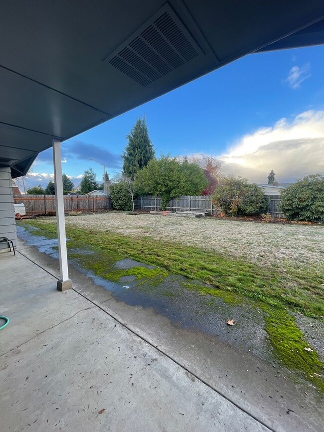 Building Photo - Newly Remodeled 4 Bedroom with a large fenced yard!