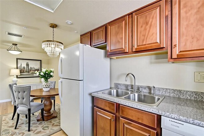 Building Photo - 4450 Sandy River Dr