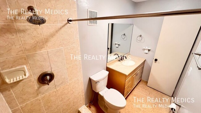 Building Photo - 999 Mancha Real Dr