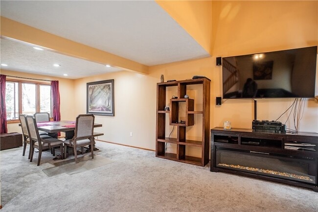 Building Photo - 126 Green Forest Dr