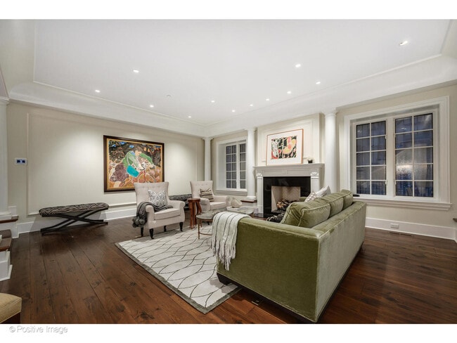 Building Photo - 446 W Huron St