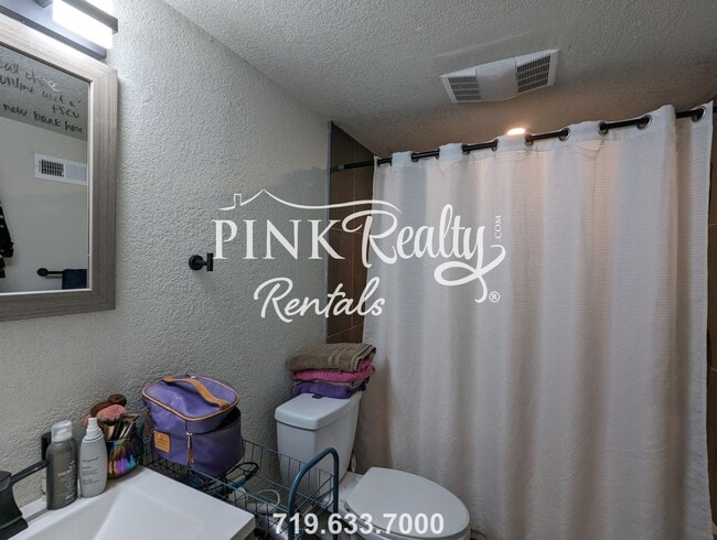 Building Photo - 1719 W Kiowa St