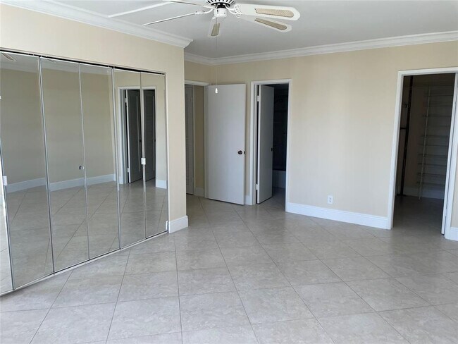 Building Photo - 336 N Birch Rd