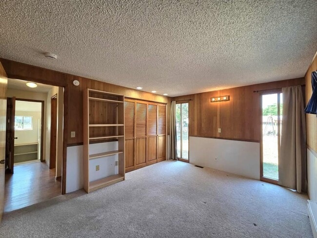 Building Photo - Large 4 Bedroom 2 Bath in Quaint Waterville
