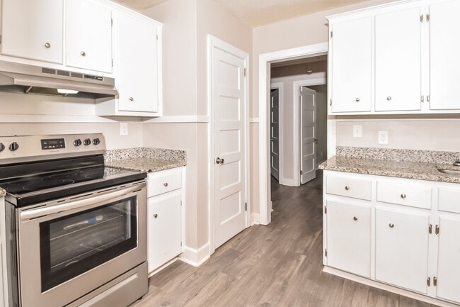 Building Photo - 2117 Roosevelt Dr