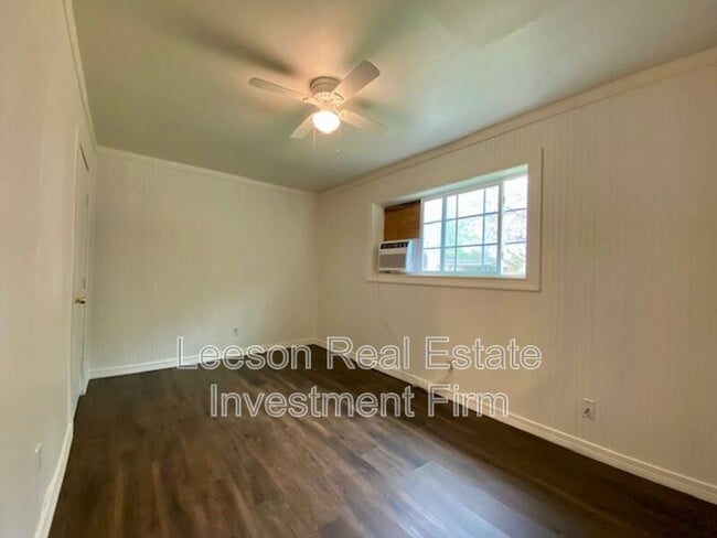 Building Photo - 5319 Carnation St