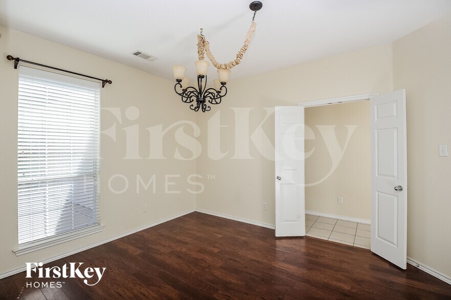 Building Photo - 5108 Parkplace Dr