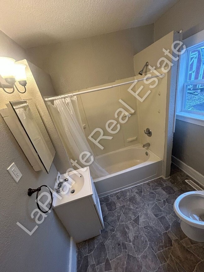 Building Photo - 1804 Bigelow St