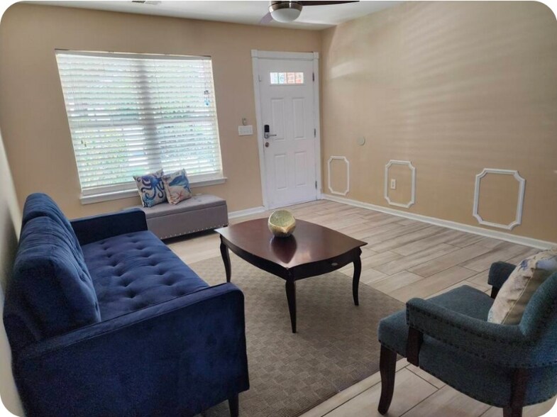 Building Photo - 458 Swanson Dr