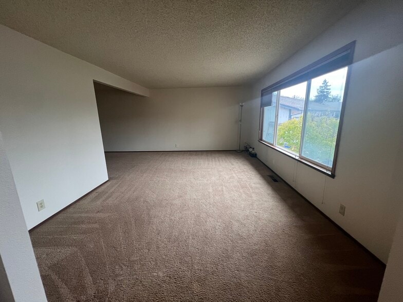 Building Photo - 4410 Hampton Ct