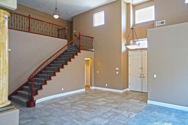 Building Photo - 1074 Vineyard Dr