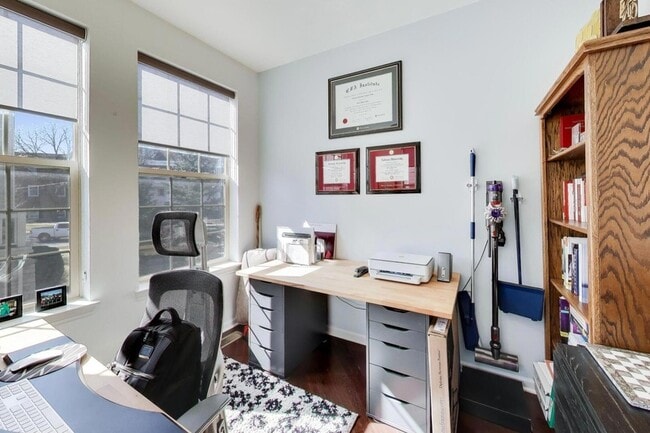 Building Photo - 303 S NW Hwy