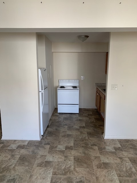 Building Photo - 406 Village Dr