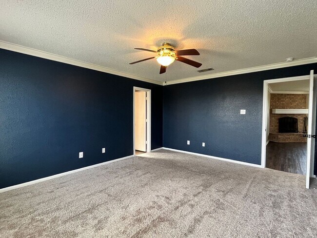 Building Photo - 4509 Lloyd Dr