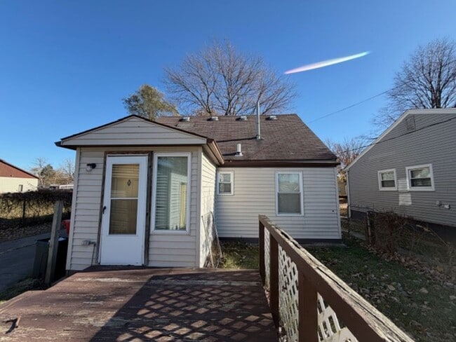 Building Photo - 2 Bedroom 1 Bath House For Lease