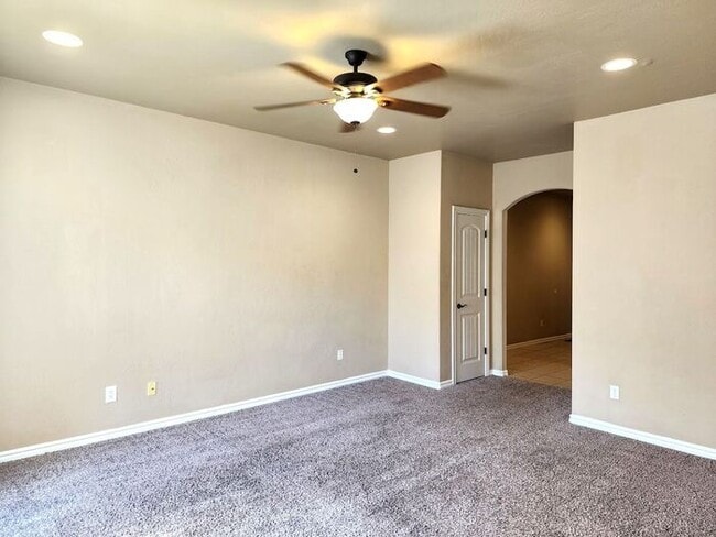 Building Photo - 4 Bed 2 Bath 2 Car Garage Executive Duplex in the Oxford Park Addition