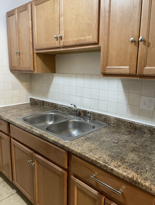 Building Photo - 543 Brookside Dr