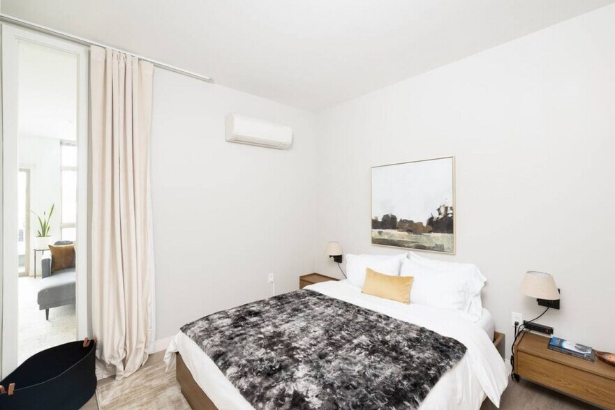 Building Photo - 211 W Mineral St