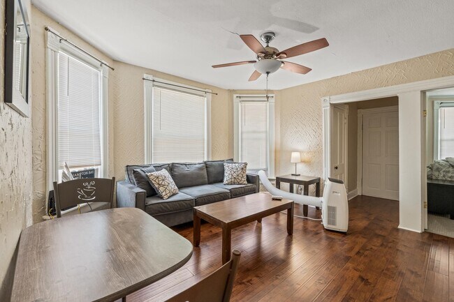 Building Photo - 2619 S Lenox St