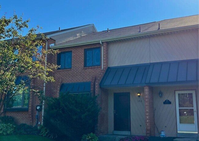 Building Photo - 102 Caernarvon Ct