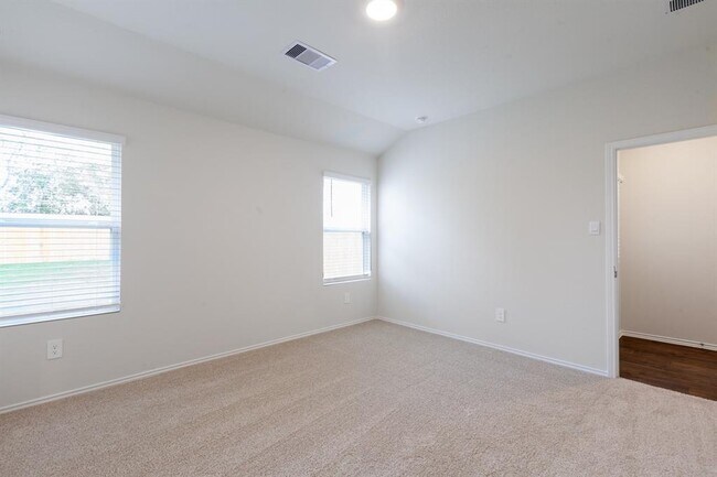 Building Photo - 128 Granary Dr