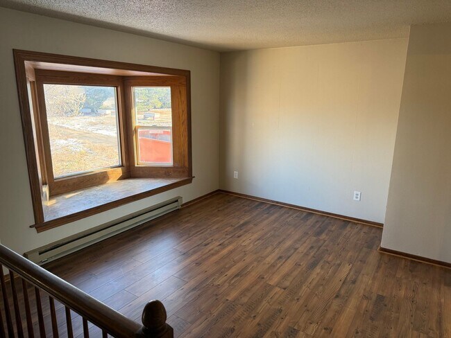 Building Photo - Welcome to Grandview Estates!