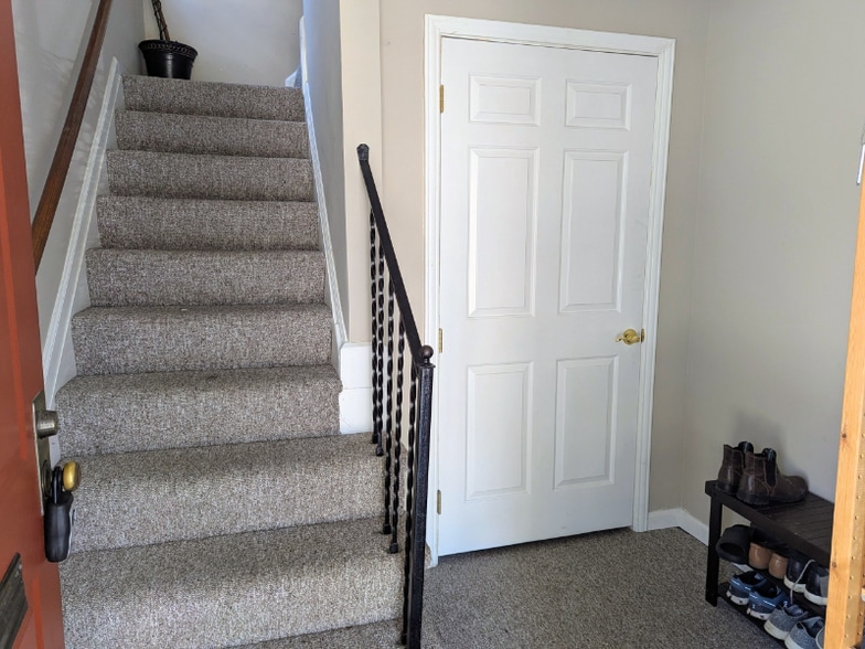 Building Photo - 1409 Catalpa Dr